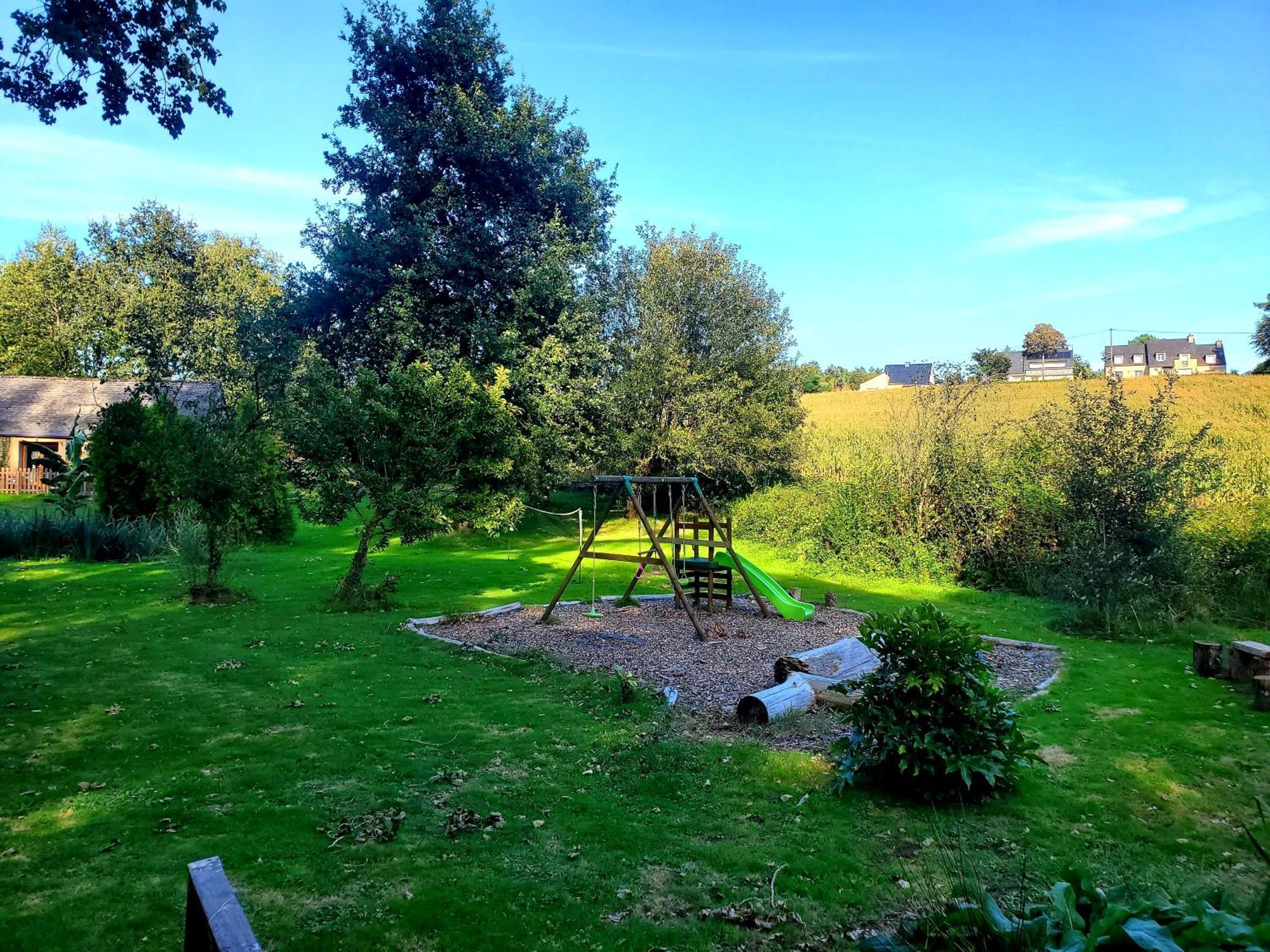 Le Vieux Moulin Gites - Detached Cottage With Garden Views And Pool Guégon Exterior foto